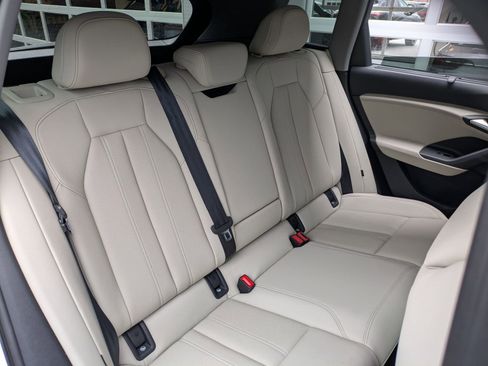 Used 2025 Audi Q6 e-tron Premium Plus w/ Premium Plus image 29