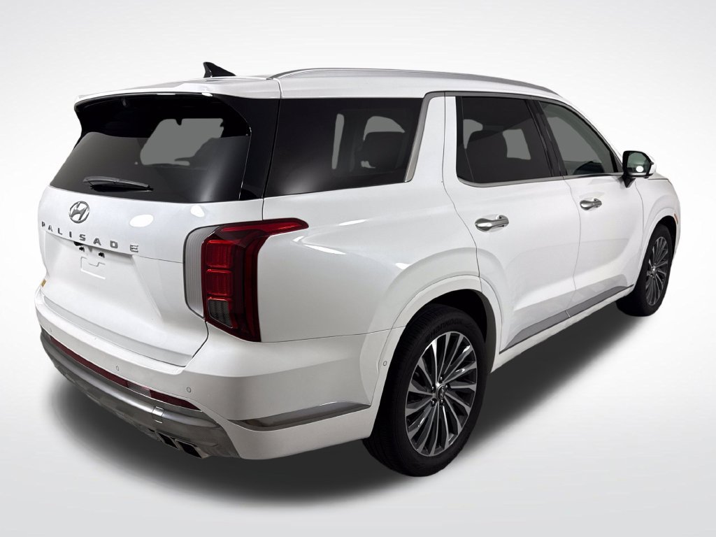 Used 2025 Hyundai Palisade Calligraphy FWD image 3