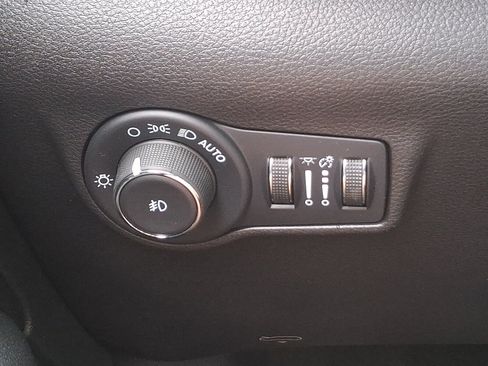 Certified 2022 Jeep Compass Trailhawk w/ Sun and Sound Group AWD/4WD image 23