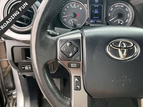 Used 2017 Toyota Tacoma TRD Sport image 18
