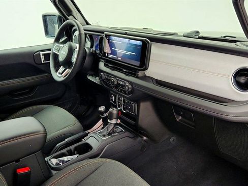 Used 2025 Jeep Wrangler Unlimited Sahara w/ Safety Group image 25