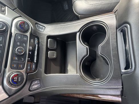 Used 2018 Chevrolet Suburban LT AWD/4WD image 40