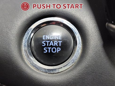 Used 2022 Toyota Highlander XLE AWD/4WD image 19