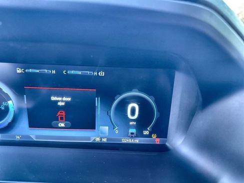 Used 2022 Ford F150 Lightning Lariat image 23