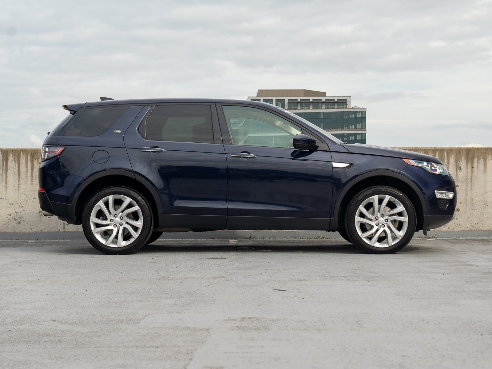 Used 2019 Land Rover Discovery Sport HSE Luxury AWD/4WD image 7