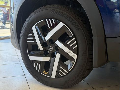Used 2026 Nissan Kicks SV FWD image 9