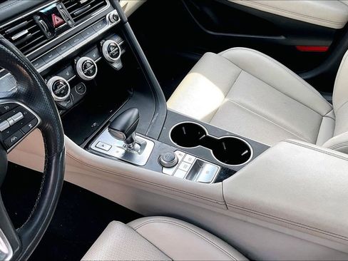 Used 2023 Genesis G70 2.0T image 14