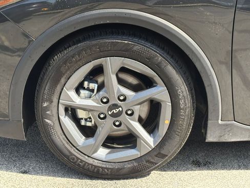 Used 2025 Kia K4 LXS image 32