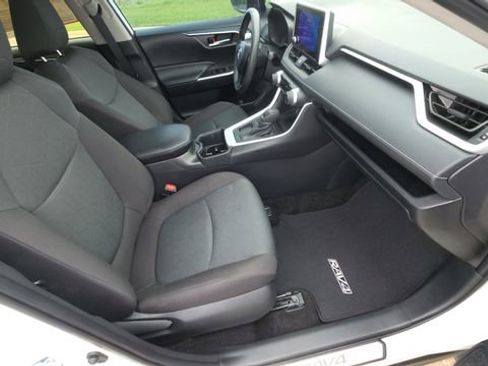 Used 2024 Toyota RAV4 XLE w/ Convenience Package image 30