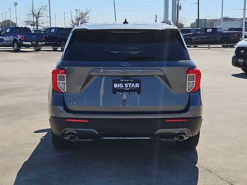 Used 2023 Ford Explorer XLT w/ Equipment Group 202A image 7