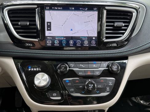 Used 2020 Chrysler Pacifica Limited w/ Advanced Safetytec Group FWD image 40