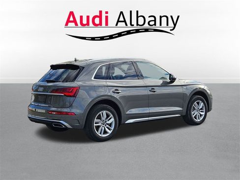 Used 2023 Audi Q5 2.0T Premium w/ Convenience Package image 4