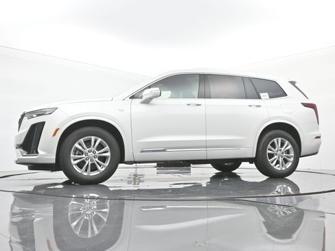 New 2025 Cadillac XT6 Luxury image 16