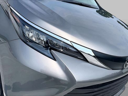 Used 2026 Toyota Sienna LE FWD image 27