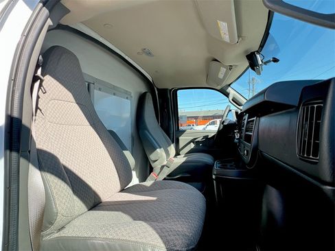 Used 2017 Chevrolet Express 3500 image 20