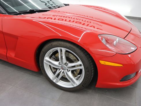 Used 2006 Chevrolet Corvette Convertible w/ Preferred Equipment Group RWD image 21