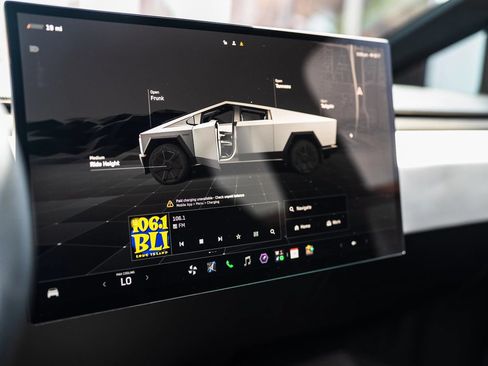 Used 2024 Tesla Cybertruck AWD Crew Cab image 35