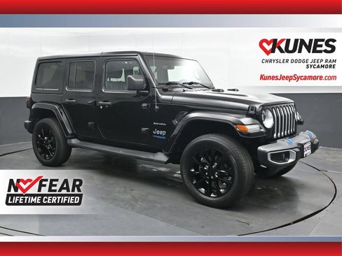 Used 2022 Jeep Wrangler Unlimited Sahara w/ Cold Weather Group AWD/4WD image 1