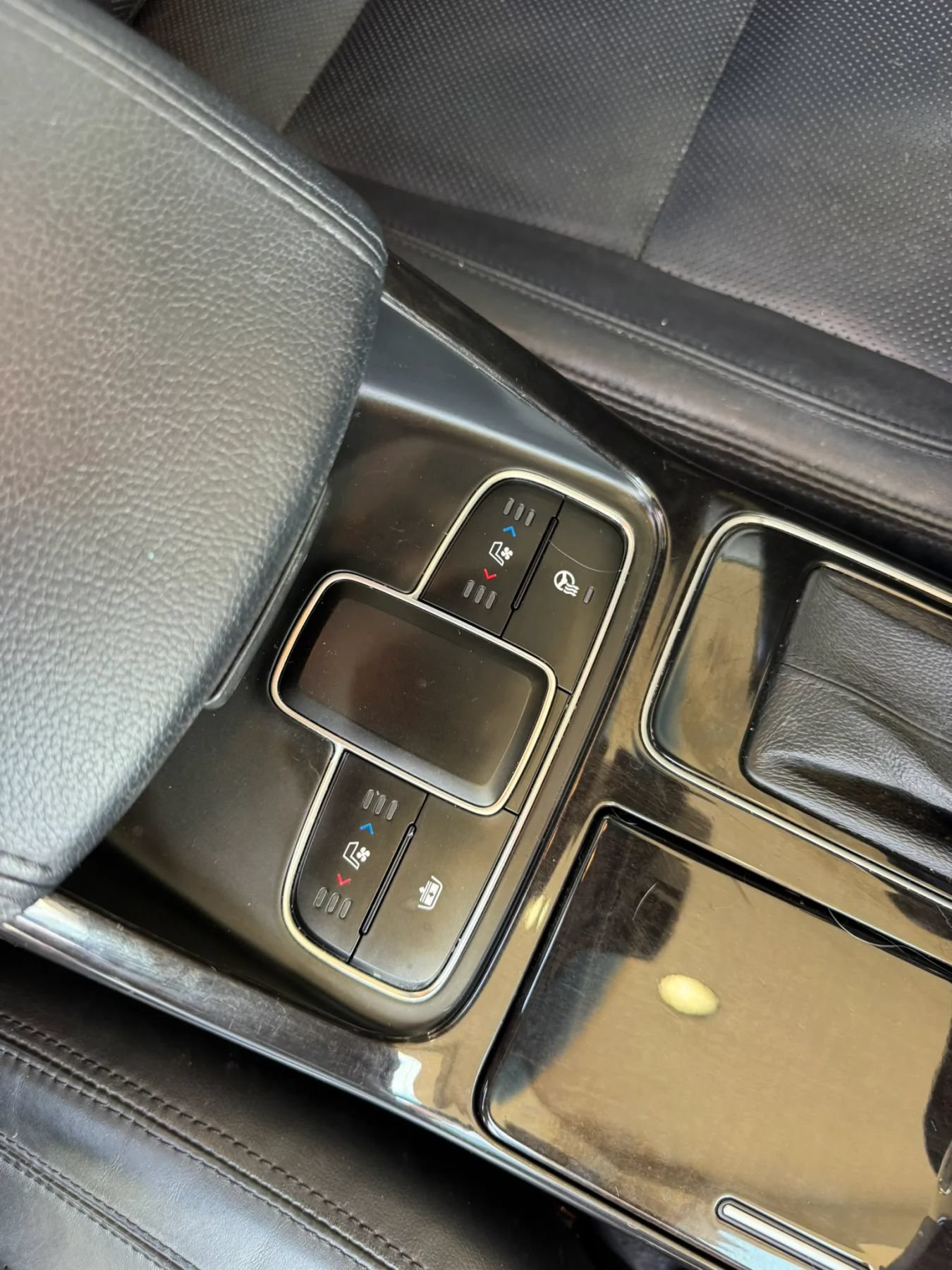 Used 2016 Kia Cadenza Premium FWD image 25