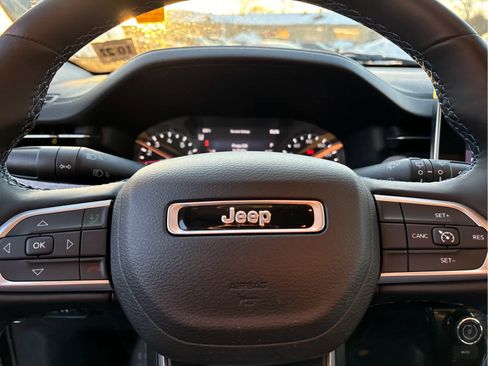 Used 2022 Jeep Compass Latitude w/ Convenience Group image 11