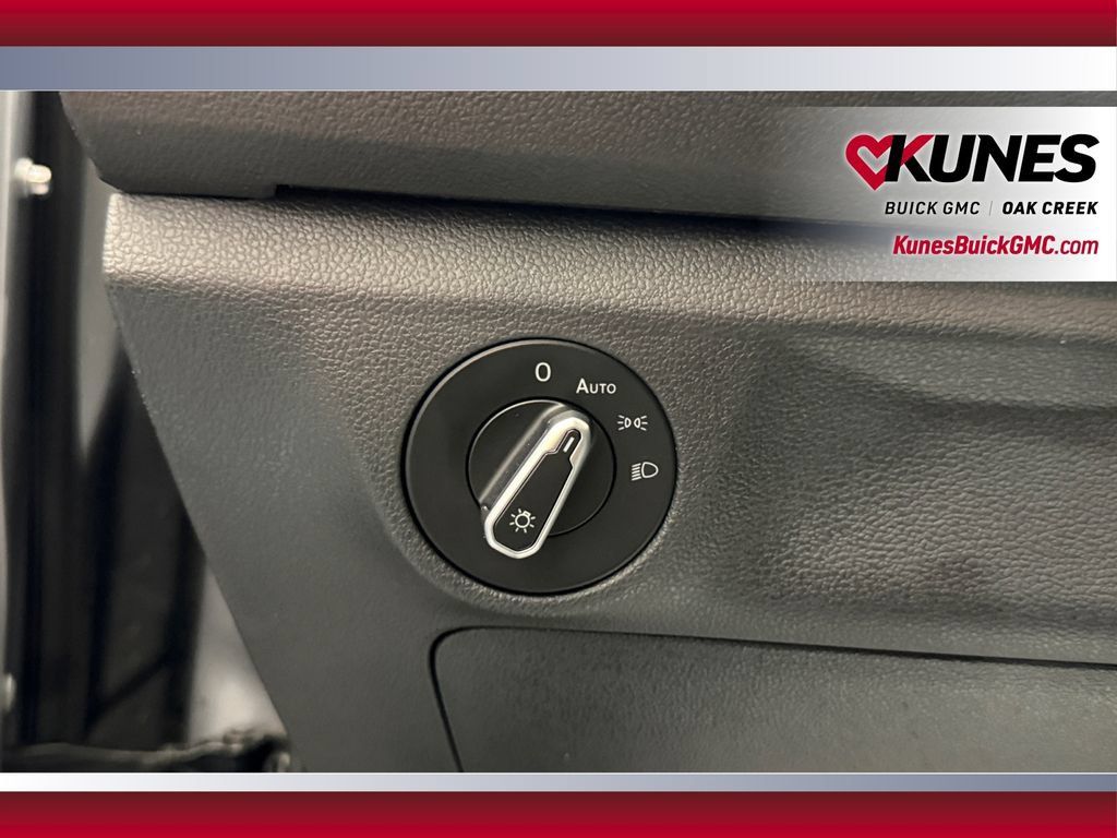Used 2024 Volkswagen Jetta SE FWD image 19