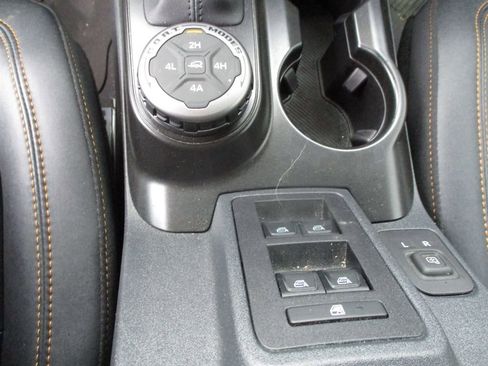 Used 2023 Ford Bronco Badlands AWD/4WD image 5