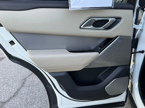 Used 2018 Land Rover Range Rover Velar R-Dynamic SE image 18