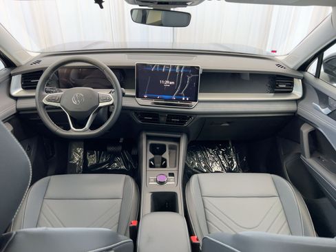 New 2026 Volkswagen Tiguan SE image 17