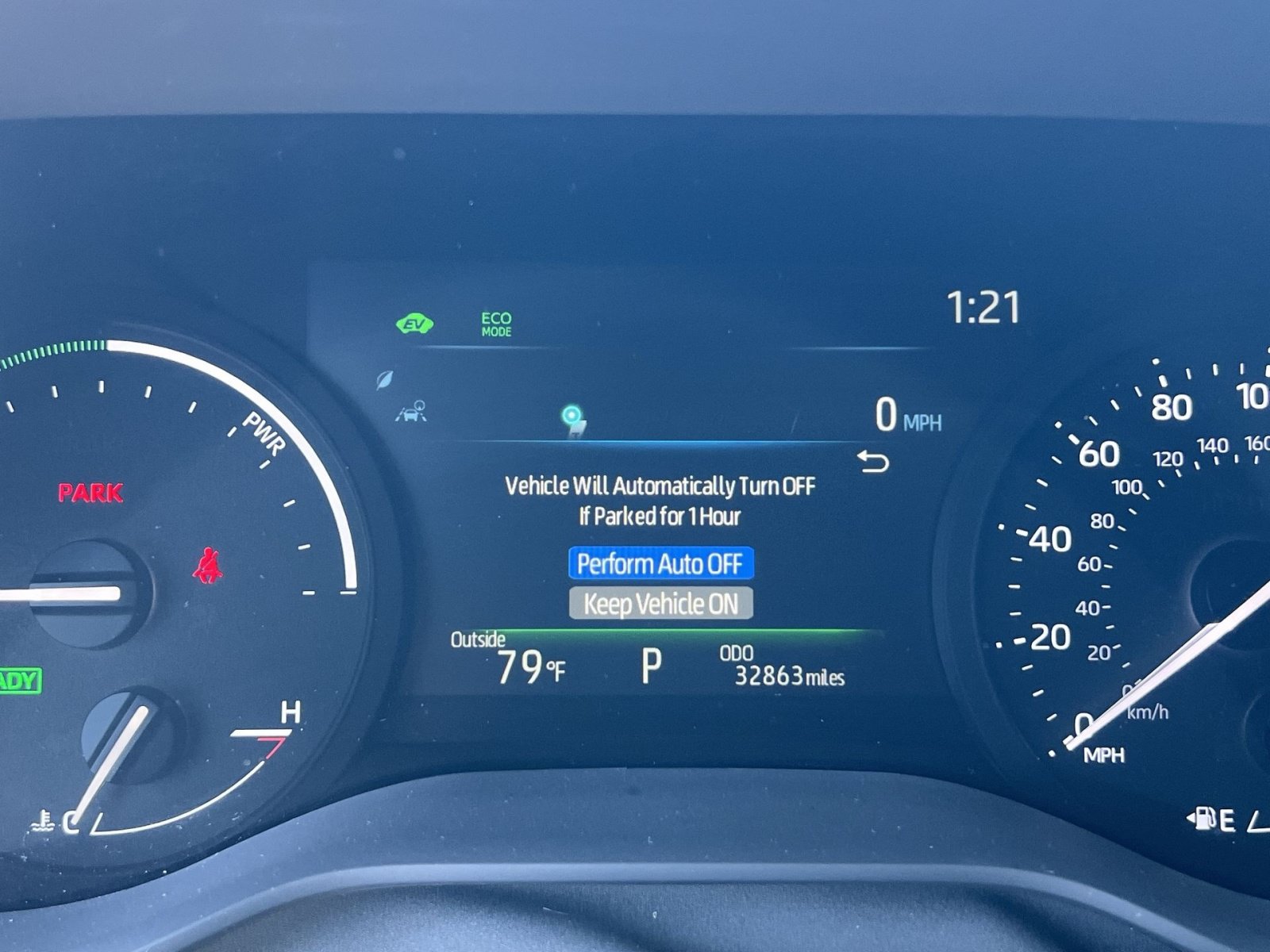 Used 2025 Toyota Sienna XLE FWD image 18