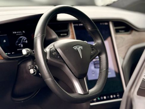 Used 2020 Tesla Model X Long Range image 14