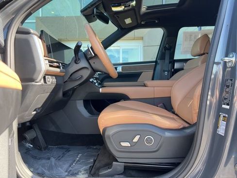 Used 2025 Hyundai Santa Fe Limited image 6