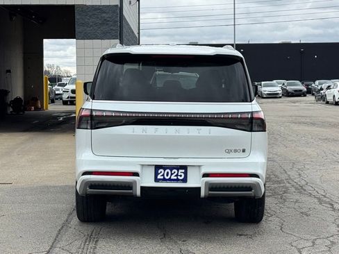 Used 2025 INFINITI QX80 Sensory image 6