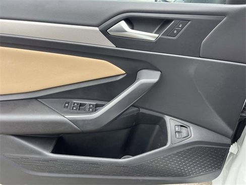 Used 2021 Volkswagen Jetta SE w/ SE Cold Weather Package image 17