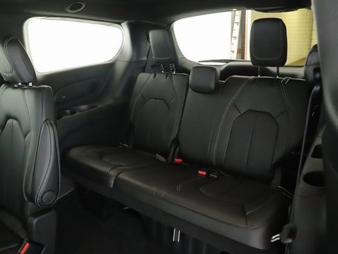 New 2026 Chrysler Pacifica Select image 31