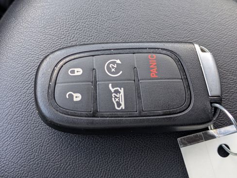 Used 2023 Jeep Cherokee Altitude Lux image 31