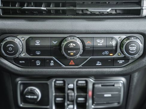 New 2025 Jeep Gladiator Sport image 25