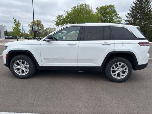 Certified 2023 Jeep Grand Cherokee Limited AWD/4WD image 3