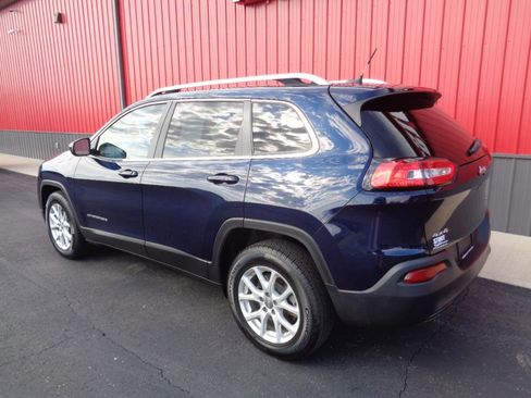 Used 2015 Jeep Cherokee Latitude w/ Cold Weather Group AWD/4WD image 7