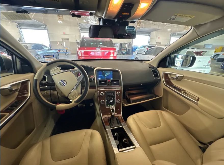 Used 2015 Volvo XC60 T6 w/ Proximity Package FWD image 6