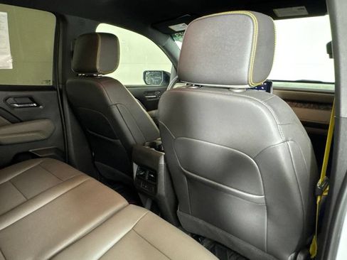 Certified 2023 Chevrolet Colorado ZR2 w/ ZR2 Convenience Package III AWD/4WD image 43