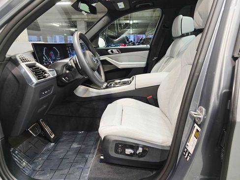 Used 2025 BMW X5 xDrive40i w/ M Sport Package image 23