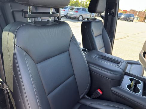 Used 2024 Chevrolet Suburban LT image 32