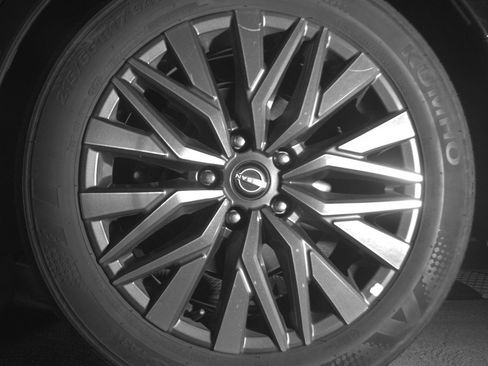 Used 2025 Nissan Altima 2.5 SV FWD image 14