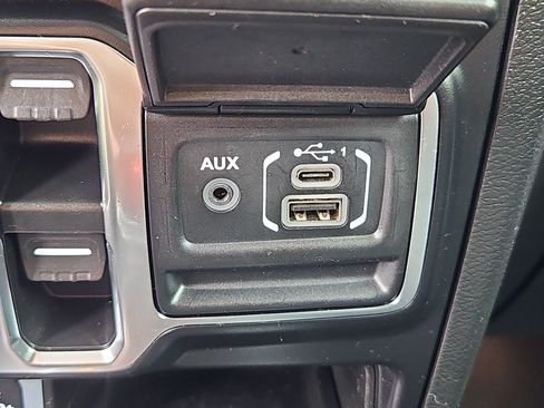 Used 2021 Jeep Gladiator Mojave w/ Cold Weather Group AWD/4WD image 11