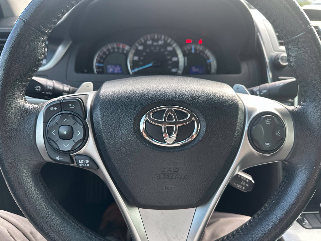 Used 2012 Toyota Camry SE w/ Leather Pkg FWD image 15