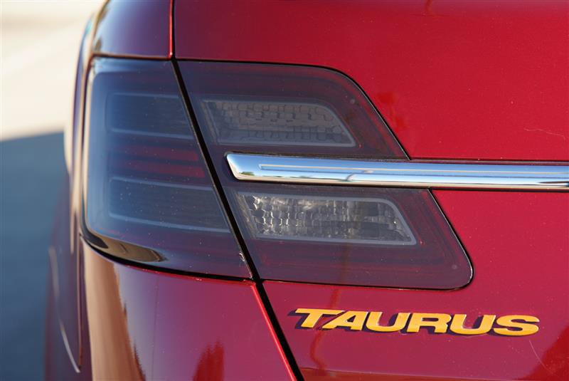 Used 2013 Ford Taurus SHO AWD/4WD image 34