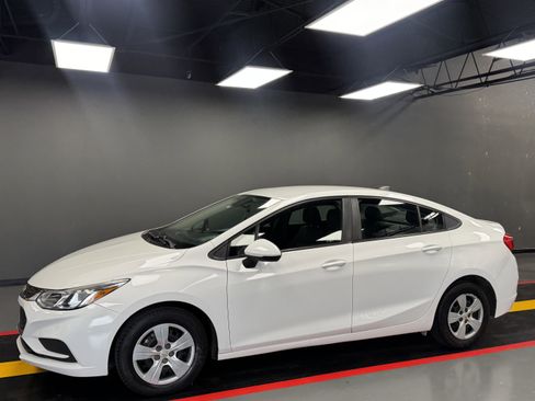Used 2018 Chevrolet Cruze LS image 2