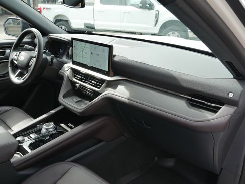 Certified 2025 Ford Explorer Platinum w/ Ultimate Package AWD/4WD image 34