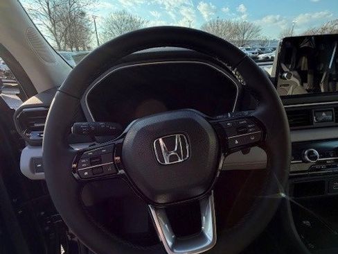 New 2025 Honda Pilot EX-L image 4