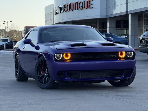 Used 2016 Dodge Challenger SRT Hellcat image 3